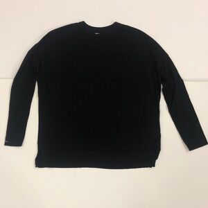 MELI M Top Black Long Sleeve Crewneck Ribbed detail split hem Excellent Conditio